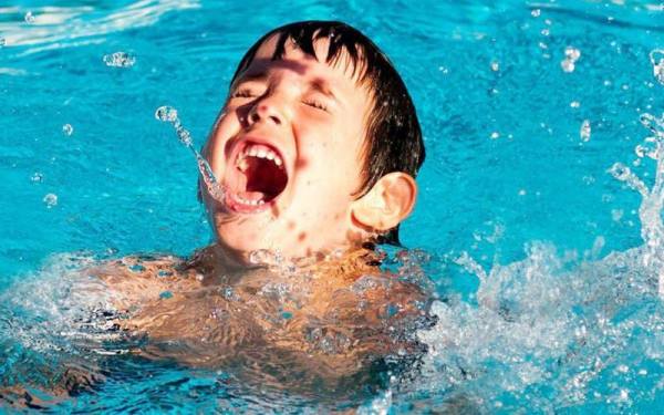Điềm báo sặc nước