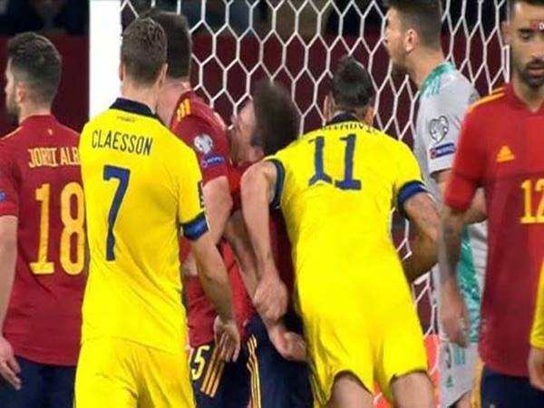 Bóng đá QT 23/11: Ibrahimovic nói không hối hận đã đánh Azpilicueta