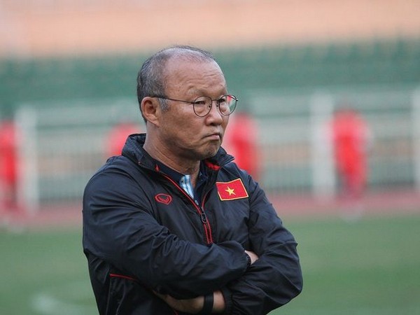 Bóng đá Việt Nam tối 4/12: HLV Park Hang Seo thừa nhập áp lực
