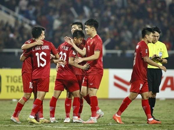 Bóng đá Việt Nam sáng 4/1: Kỷ lục mới của HLV Park ở tuyển Việt Nam