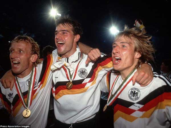 Hàng tiền vệ trong đội hình tuyển Đức vô địch World Cup 1990