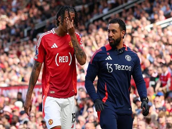 Man Utd đối mặt khủng hoảng hàng thủ