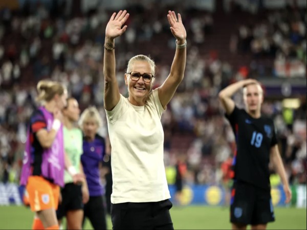 BĐ Anh: Erik ten Hag gửi lời chúc nữ ĐT Anh chung kết EURO