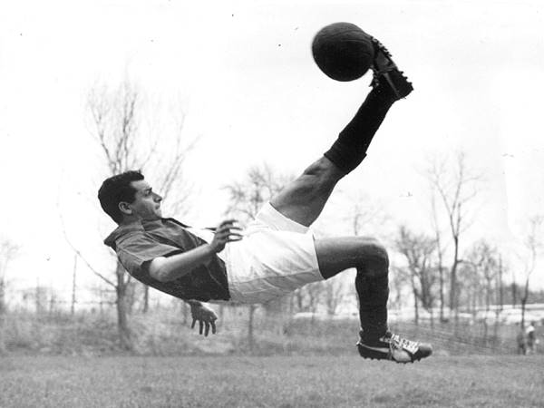 Bí quyết thực hiện kỹ thuật bicycle kick cho cầu thủ