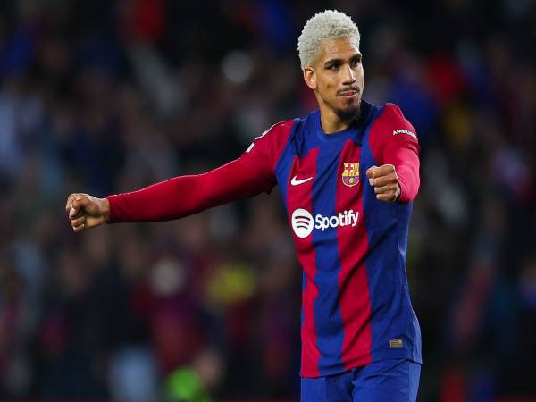 Araujo trong màu áo CLB Barca