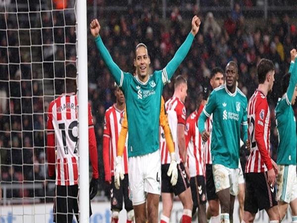 Tin Liverpool: Van Dijk lập kỷ lục ghi bàn mới nhất