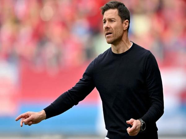 Tiền vệ real Xabi Alonso