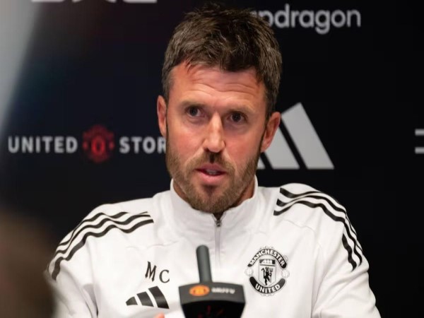 Tin Man City: Michael Carrick thất vọng quyết định gây tranh cãi