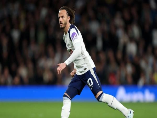 Các tiền vệ Tottenham đang được người hâm mộ quan tâm